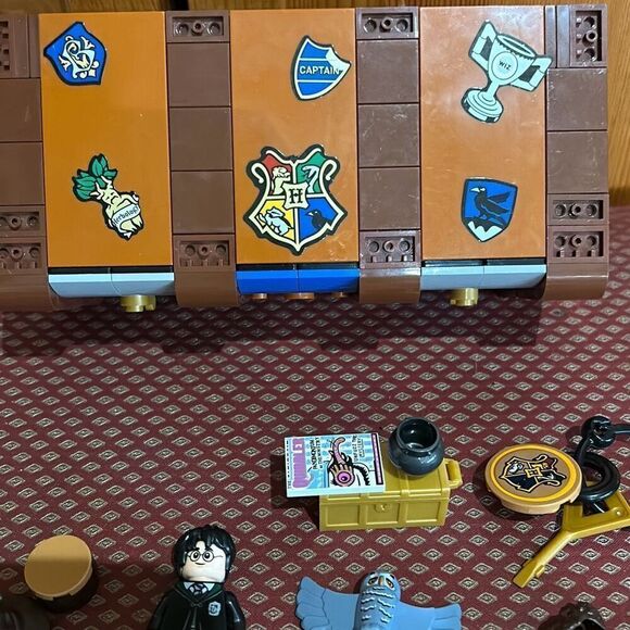 Lego 76399 Harry Potter’s Magical Trunk Ravenclaw - Picture 6 of 10